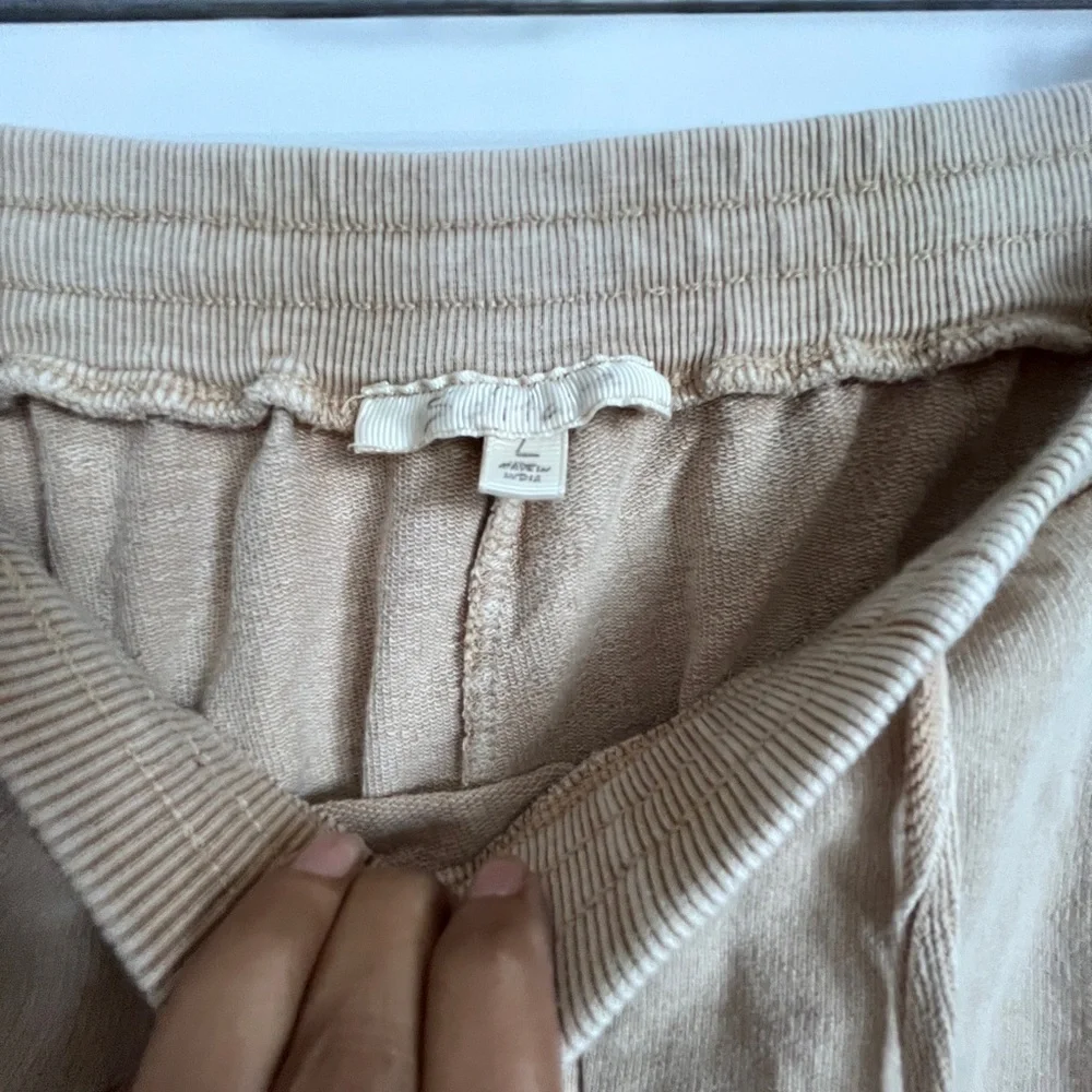 Solitaire Beige Floral Embroidered stonewash SweatPants size large - Picture 6 of 10